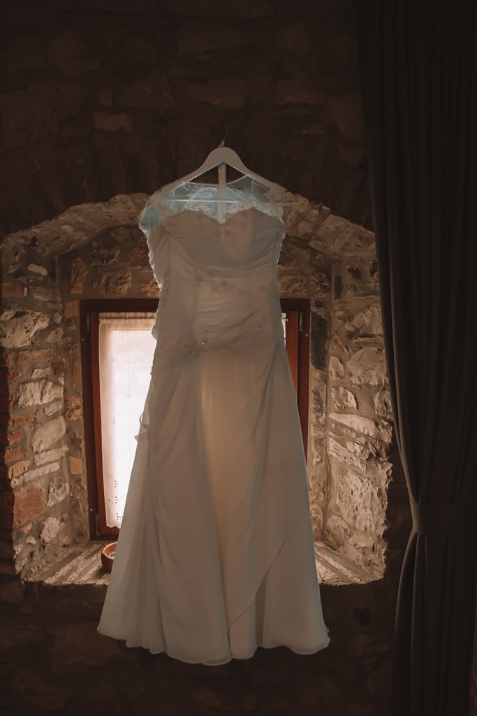 Poročno fotografiranje priprave neveste in ženina na gradu Štanjel na Goriškem