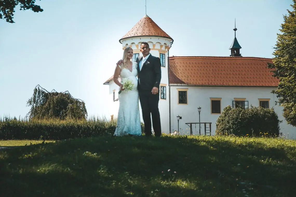 Grad Bogenšperk – Nosečniško poročno fotografiranje Poročni fotograf